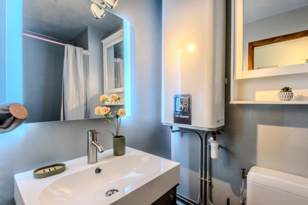Studio shower room