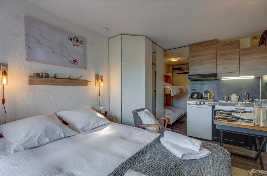 Studio with a close-up on the location of the fold-away beds in the entrance hall
