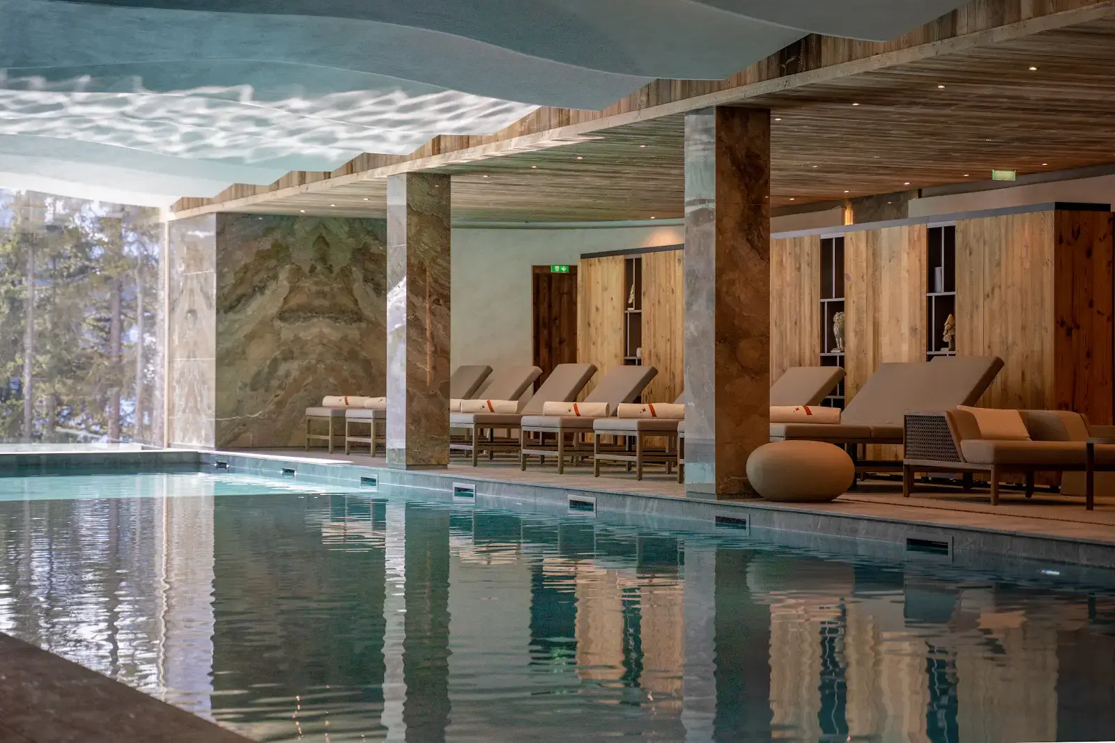 swimming pool antares meribel