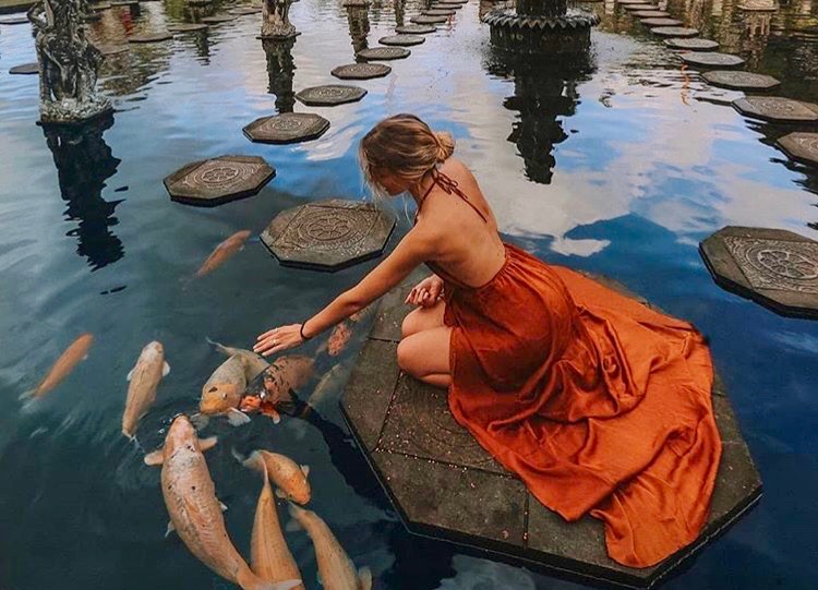 10 INSTAGRAM ACCOUNTS YOU MUST LOVE